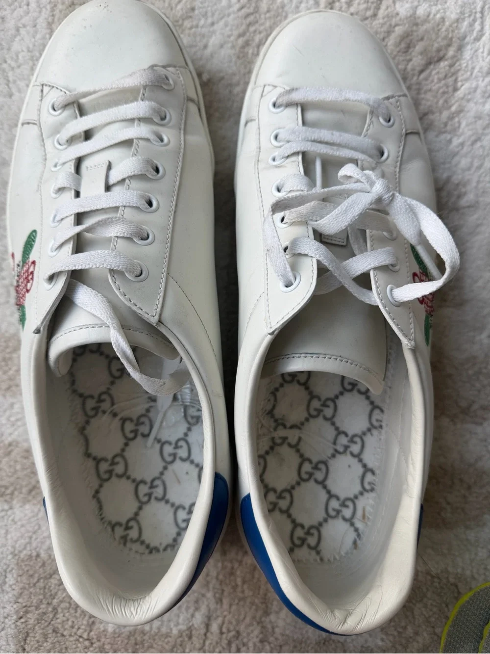 Gucci White Leather Tennis Sneakers with Blue Heel and Multicolor Logo